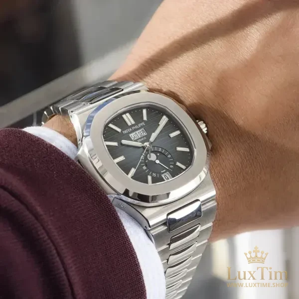 Patek Philippe Nautilus Montre Automatique 40.5 mm 5726 Cadran Noir Bracelet Acier – vue 2