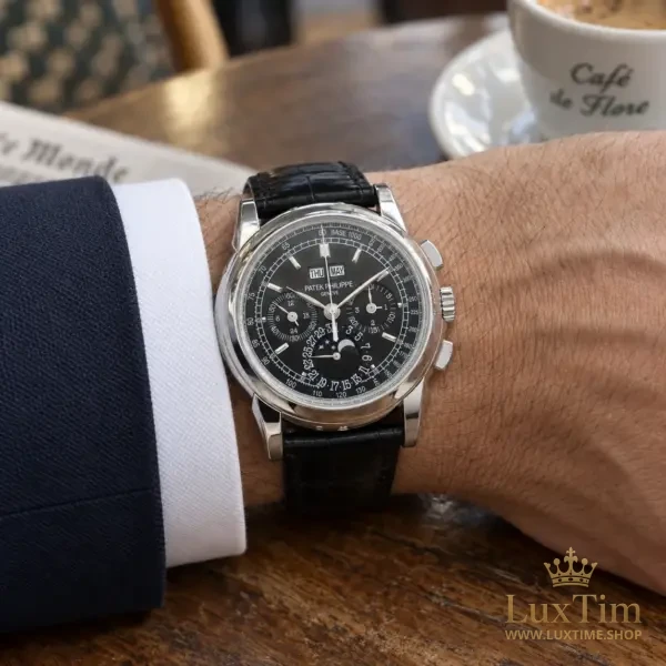 Patek Philippe Quantième Perpétuel Montre à remontage manuel 40 mm 5970P-001 Cadran Noir – vue 2
