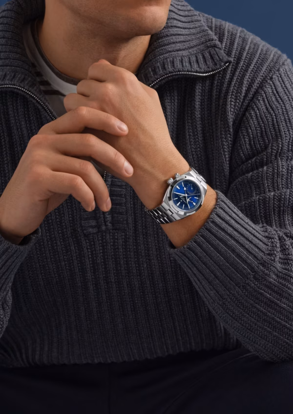 Vacheron Constantin Overseas Montre Automatique 41 mm 7920V Cadran Bleu – vue 2