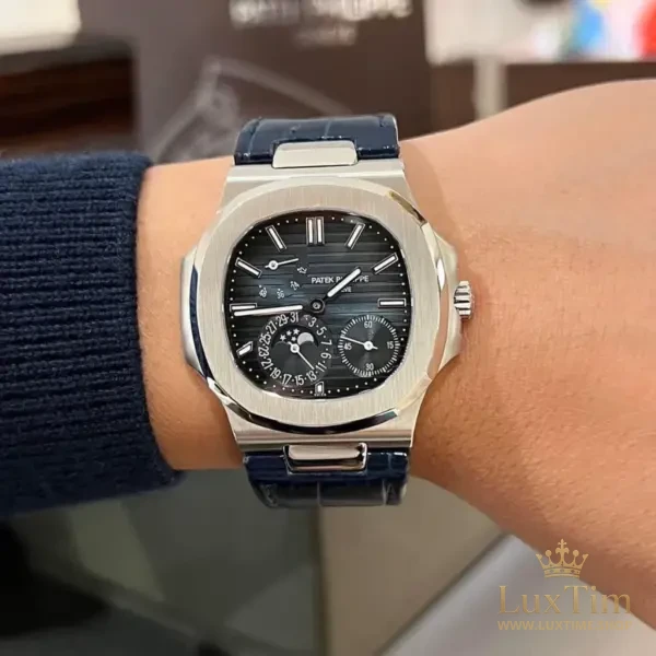 Patek Philippe Nautilus Montre Automatique 40 mm 5712 Cadran Bleu – vue 2