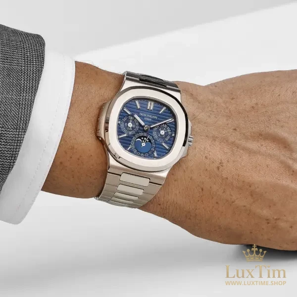 Patek Philippe Nautilus Montre Automatique 40 mm 5740 Cadran Bleu – vue 2