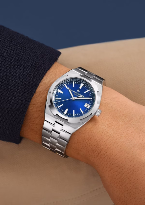 Vacheron Constantin Overseas Montre Automatique 41 mm 4500V Cadran Bleu – vue 2