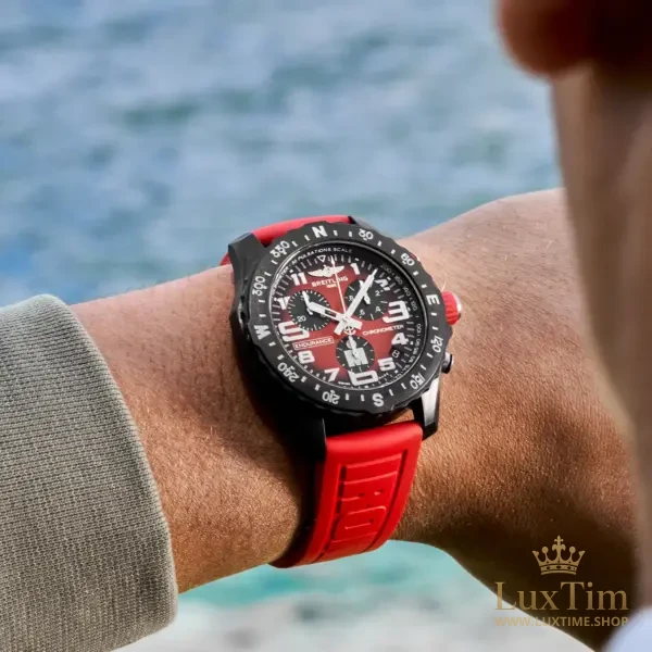 Breitling Endurance Pro Montre 44 mm X823109 Cadran Rouge – vue 2